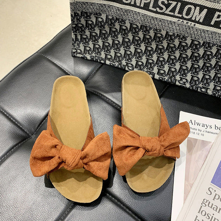 Vaila | Pantufas Luxuosas de Camurça com Laço Bege